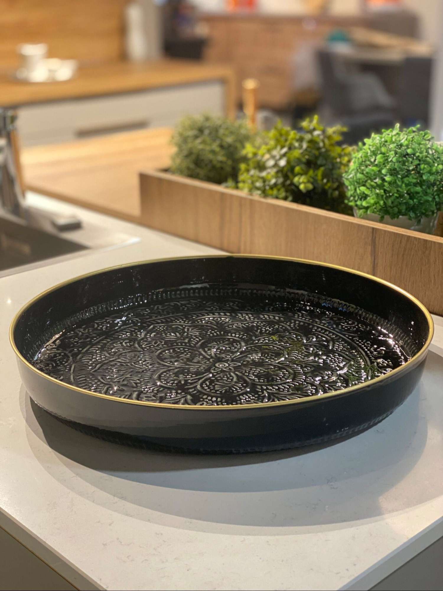 Plateau berbère en métal noir